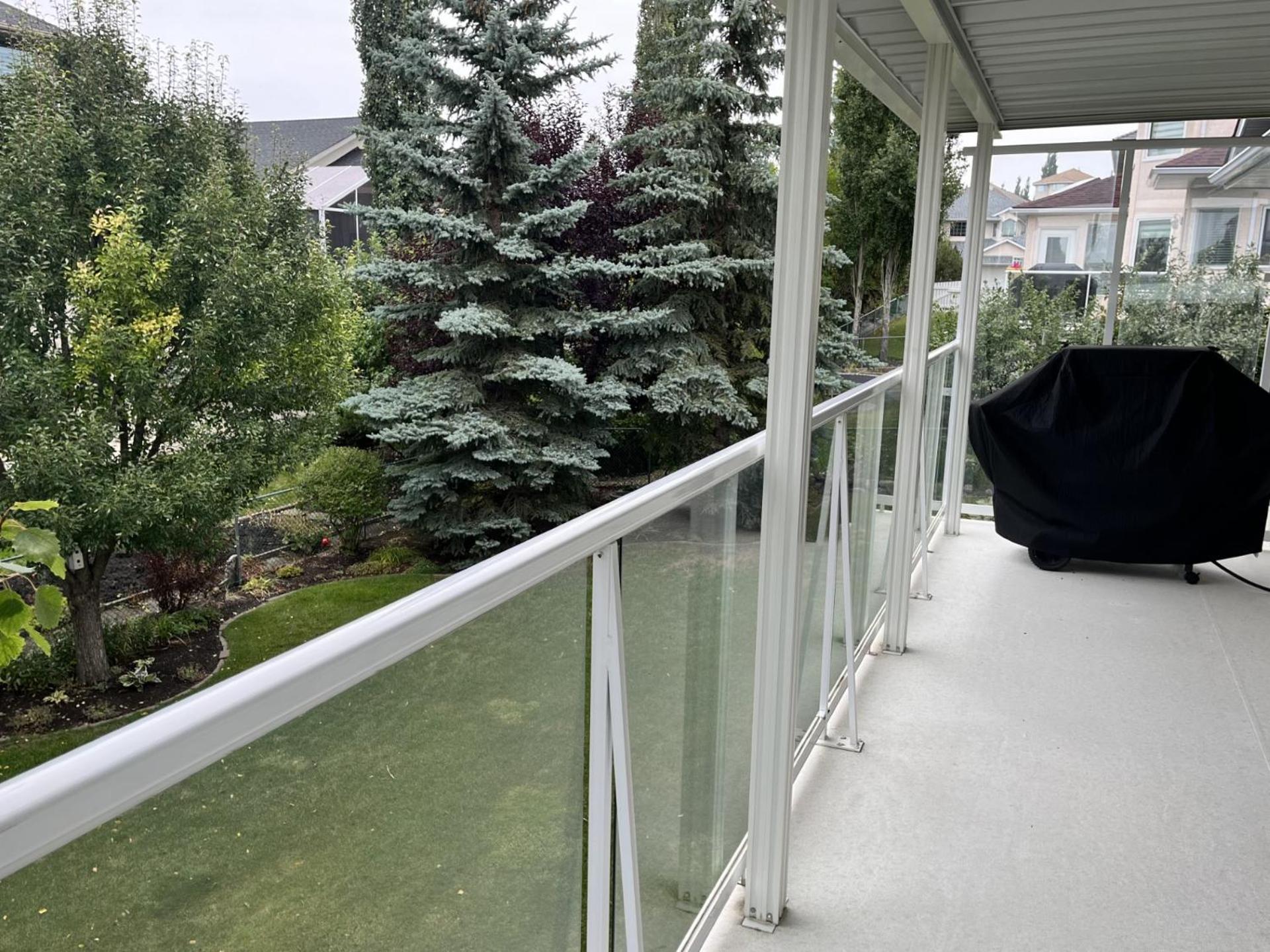 Luxury Bungalow In Nw YYC Eksteriør bilde