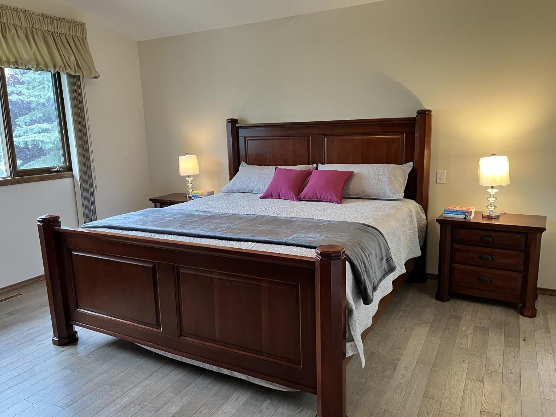 Luxury Bungalow In Nw YYC Eksteriør bilde
